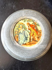 Zegar i puszka z pudrem blaszana