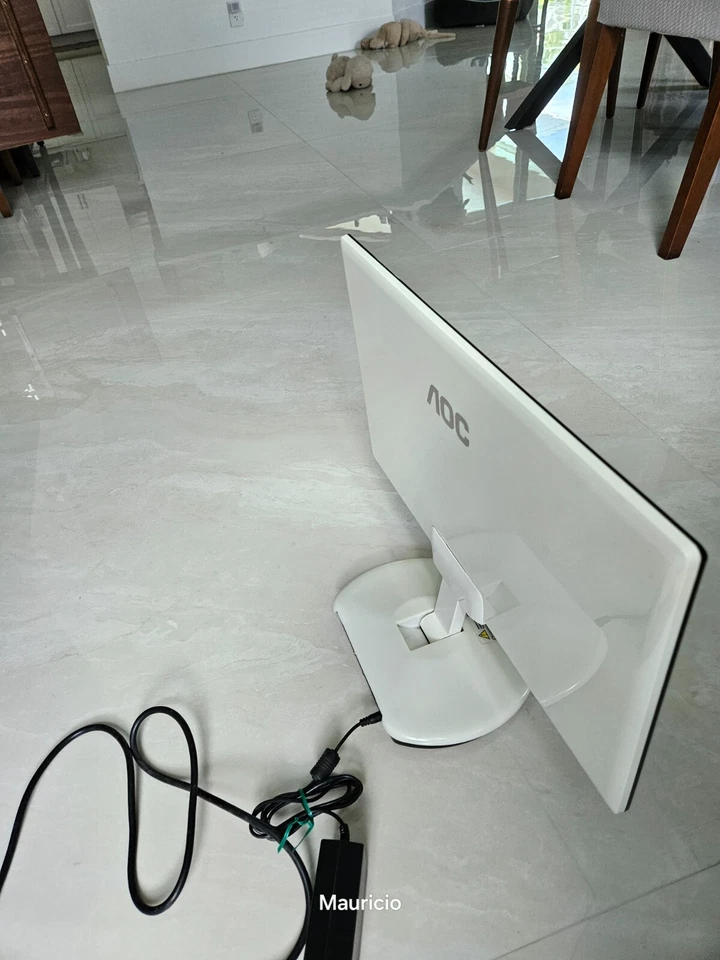 AOC 931SWL LCD Monitor.Mod.e943Fws LED.Ultra slim. Light, Vesa . Modern design. - Image 4 of 4