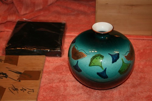 Vintage Japanese Gold Butterfly Vase in Wooden Create Signed Teal Color - Picture 8 of 8
