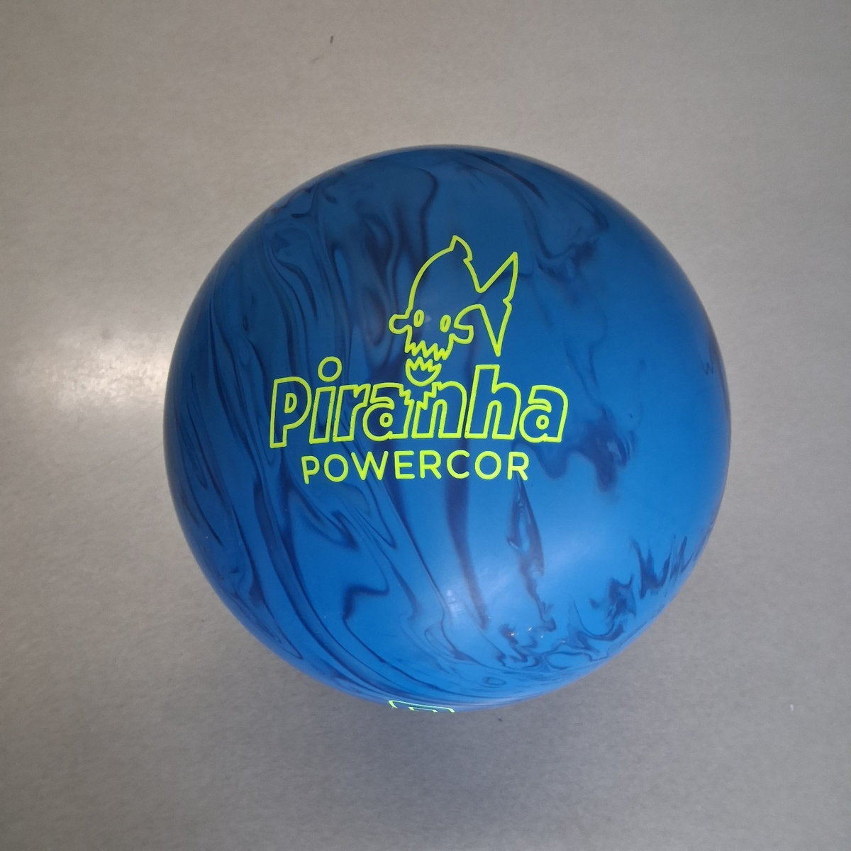 Columbia 300 Piranha PowerCOR 1ST QUALITY BOWLING ball 16 lb new