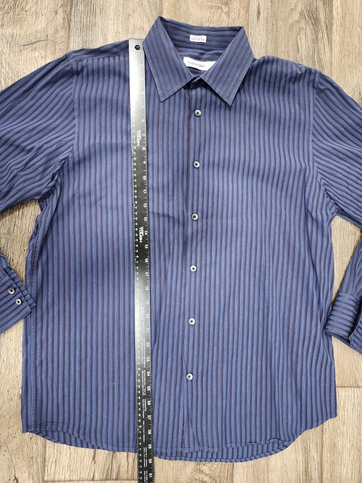 Camisa para hombre Calvin Klein abotonada manga larga a rayas azul marino pizarra grande Foto 4 de 4