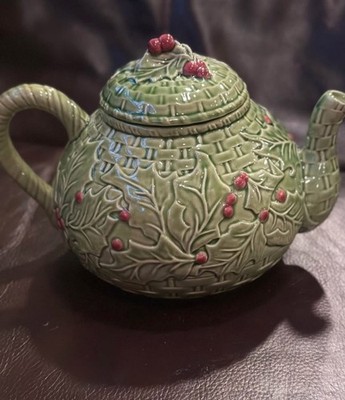 Bordallo Pinheiro Holly Majolica Green Ceramic Teapot & Plate Set Portugal