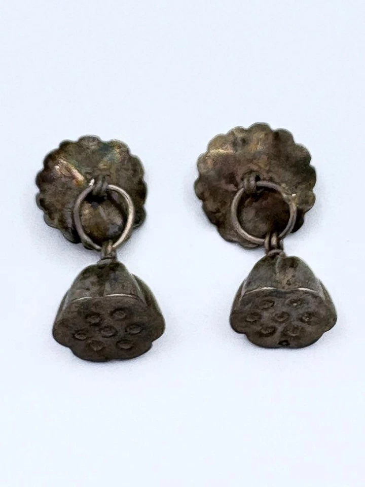 Lote de 2 piezas División-1 sapo rana china de plata antigua en almohadilla de lirio botón de palanca Foto 3 de 3