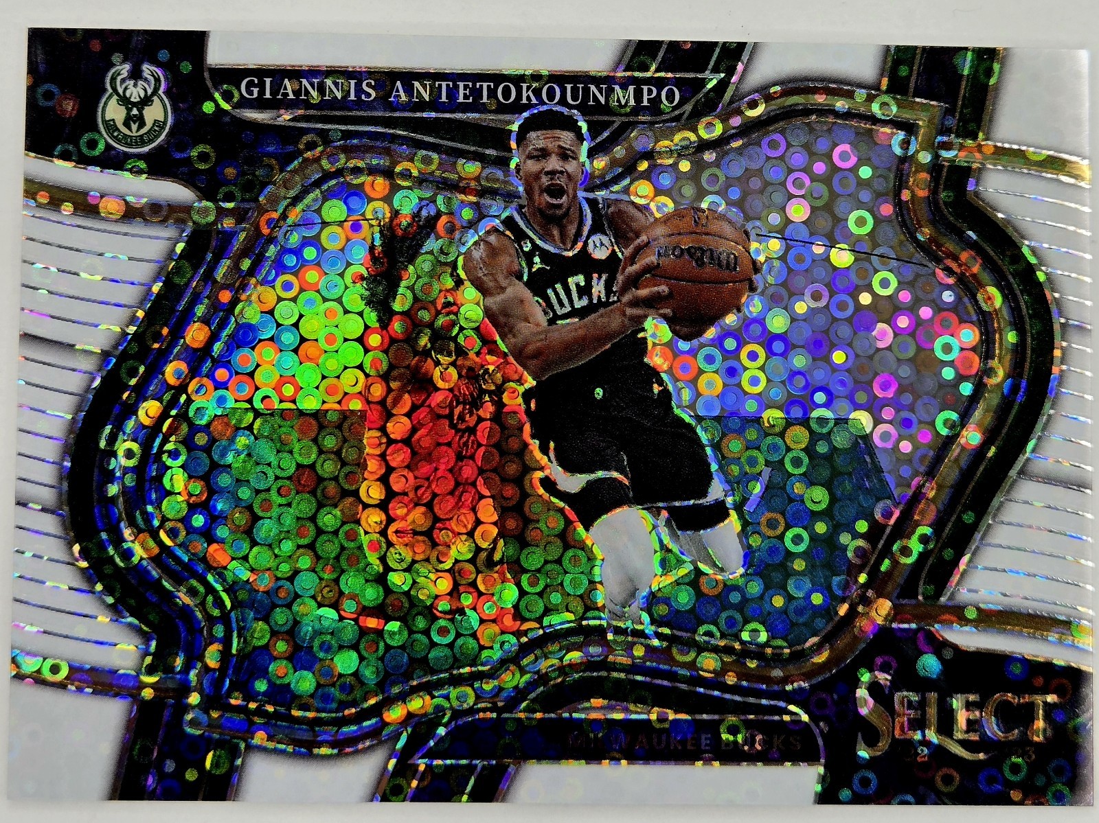 2022-23 Select Giannis Antetokounmpo #261 White Disco Courtside /75 MIL Bucks