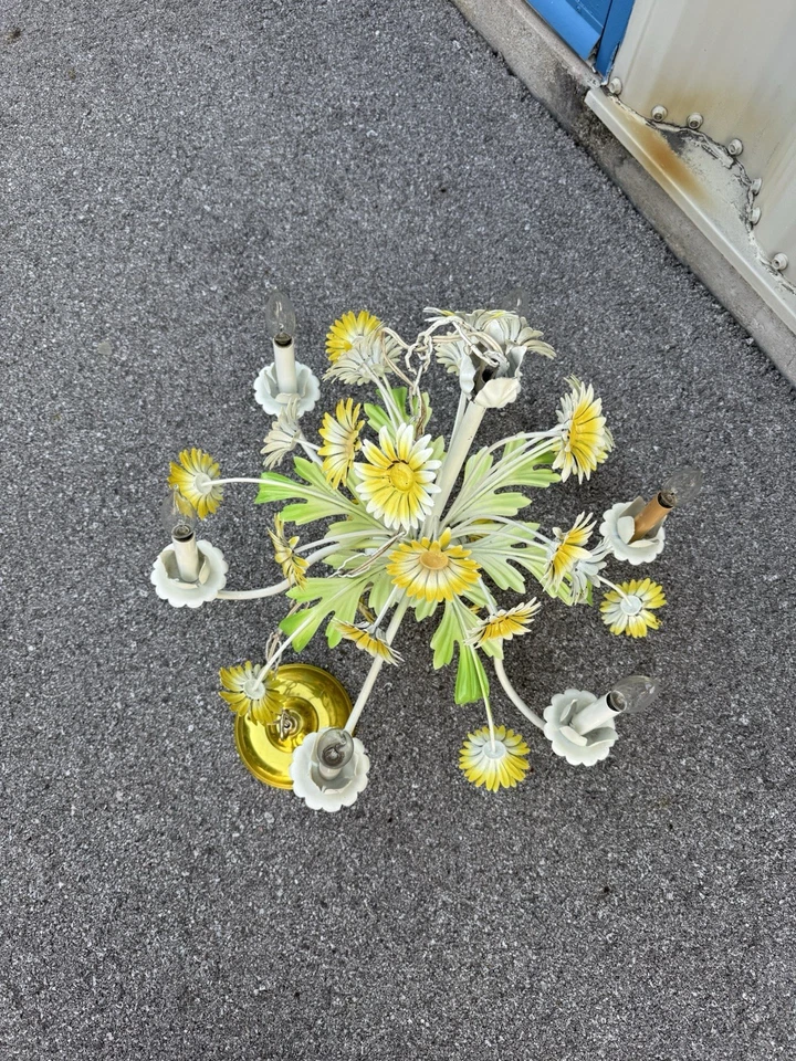 Lámpara de araña Tole Daisey francesa vintage años 50 o 60. MCM moderno de mediados de siglo Foto 3 de 4