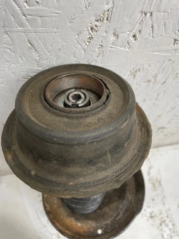 Volkswagen Golf III 1995 Links Stoßdämpfer vorne Diesel 55kW DTS2021 Foto 4 de 4