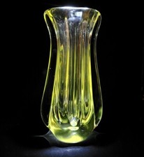 RIESIGE ÜBERFANGVASE IN SELTENER FARBGEBUNG, BÖHMEN, 1960-70er. 5,8kg