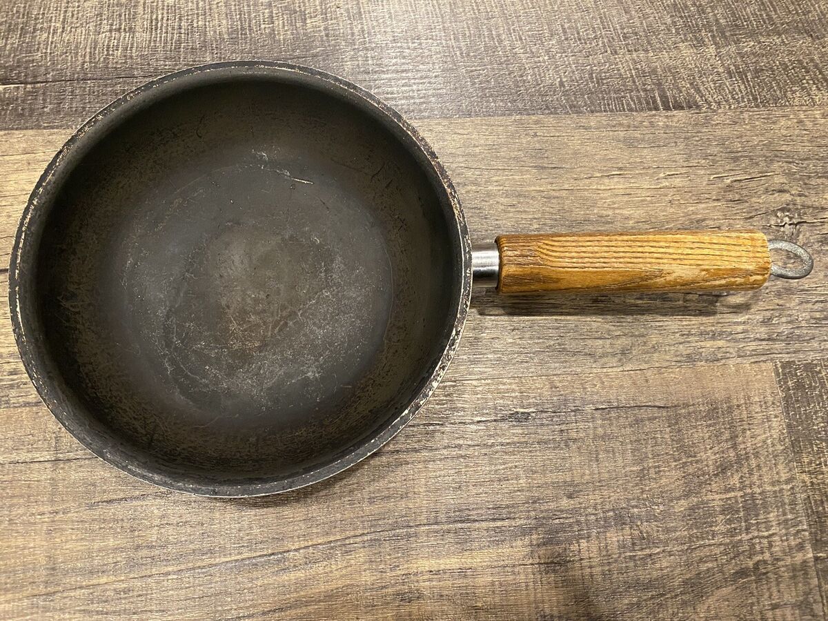 Vintage MIRRO 9” Frying Pan Skillet - Wooden Handle - 54221 Vintage MIRRO 9” Frying Pan Skillet - Wooden Handle - 54221