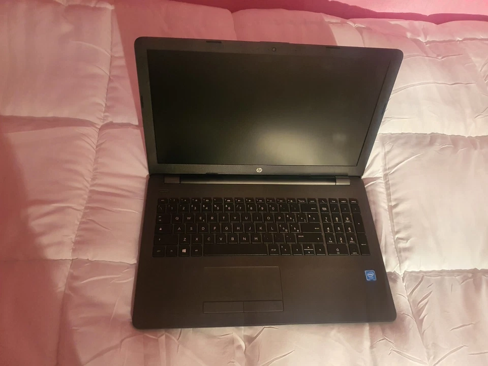 HP 250 G6 15,6"(4GB, AMD E2-9000e, 2,0GHz, 500GB HDD) Portatile-Nero - Immagine 2 di 4