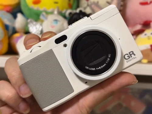 RICOH GR DIGITAL IV(GRD4) 10.4MP Black Compact Digital Camera