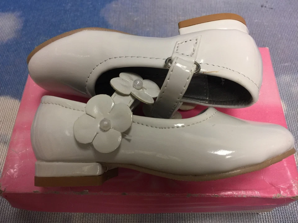 Zapato de vestir Josmo blanco charol gancho y lazo con correa de flores Mary Janes niño pequeño talla 6 Foto 2 de 4
