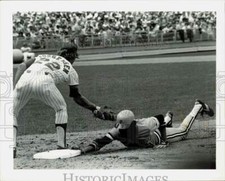 Press Photo Omar Moreno, Pittsburgh Pirates Baseball Player, Sliding to Base