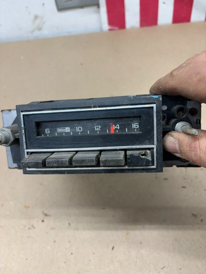 75 76 77 78 C10 K10 Impala Corvette Nova 1977 radio AM Delco núcleo original 9345288 OEM Foto 2 de 4