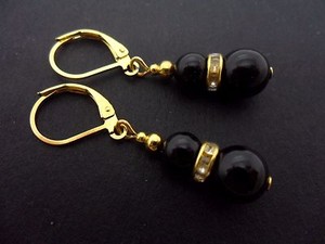 Authentic A PAIR OF DANGLY BLACK ONYX BEAD GOLD PLATED LEVERBACK HOOK EARRINGS.