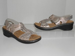 clarks sandals size 11