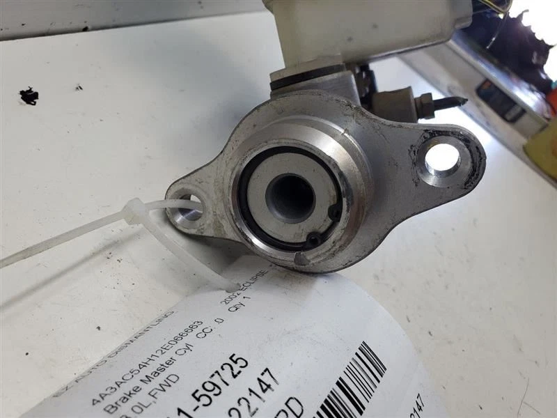 01-05 Cilindro maestro de freno cupé con ABS se adapta a SEBRING MPN: MR475432 Foto 4 de 4