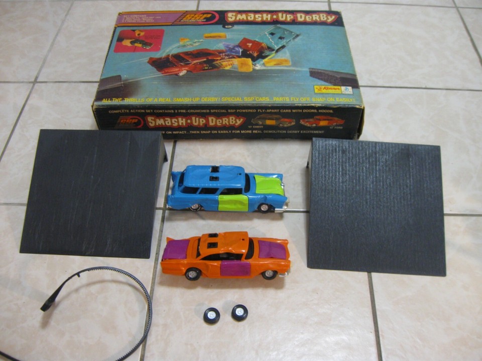 1971 VINTAGE KENNER SSP SMASH UP DERBY CAR SET IN THE ORIGINAL BOX COOL