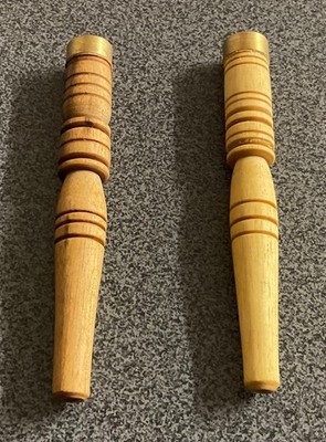 NAHER OSTEN,2 X HANDGESCHNITZTE ZIGARETTENHALTER AUS HOLZ,MESSINGOBERTEILE.9 cm LANG
