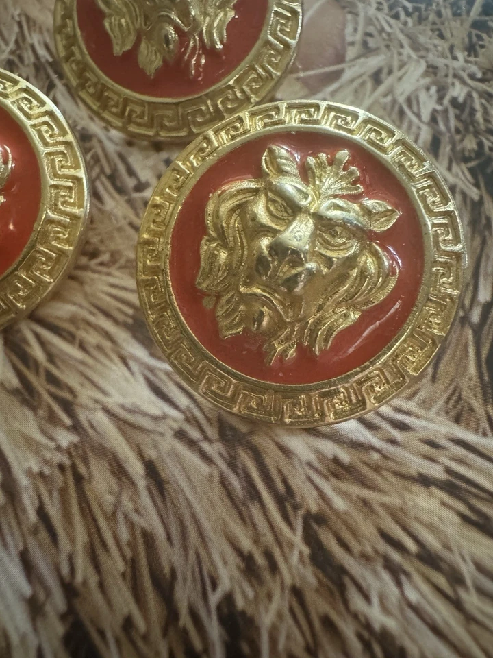 Authentische Versace Medusa Löwenkopf Emaille Knöpfe x 3 rot. - Bild 3 von 4