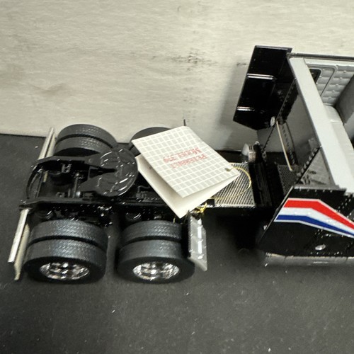 FRANKLIN MINT PETERBILT MODEL 379 TRUCK AND TRAILER US. FLAG 1:32 SCALE DIE CAST - Picture 2 of 20
