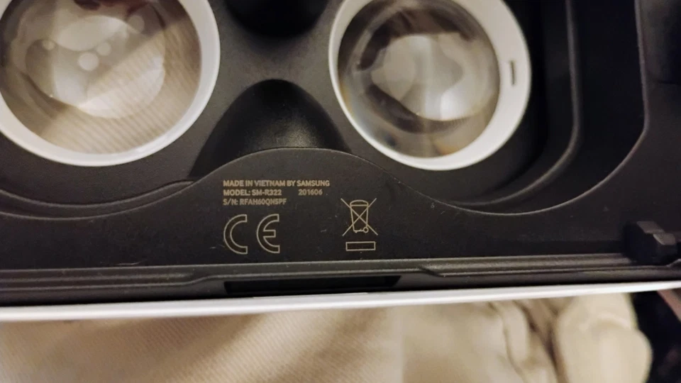 Samsung Gear VR Powered by Oculus - New Out of Box Looks Fantastic For Galaxy - Image 3 of 4