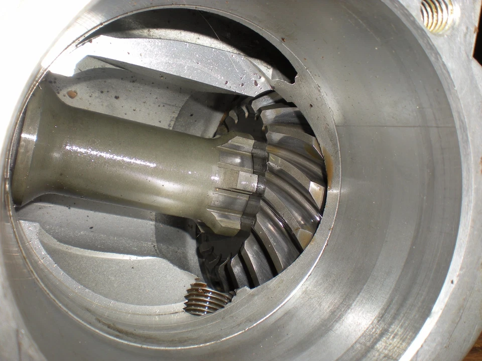 MONTAJE ENTRADA DIFERENCIAL ACCIONAMIENTO FINAL YAMAHA XS850 TRIPLE 81 1981 4R3 XS 850 Foto 4 de 4