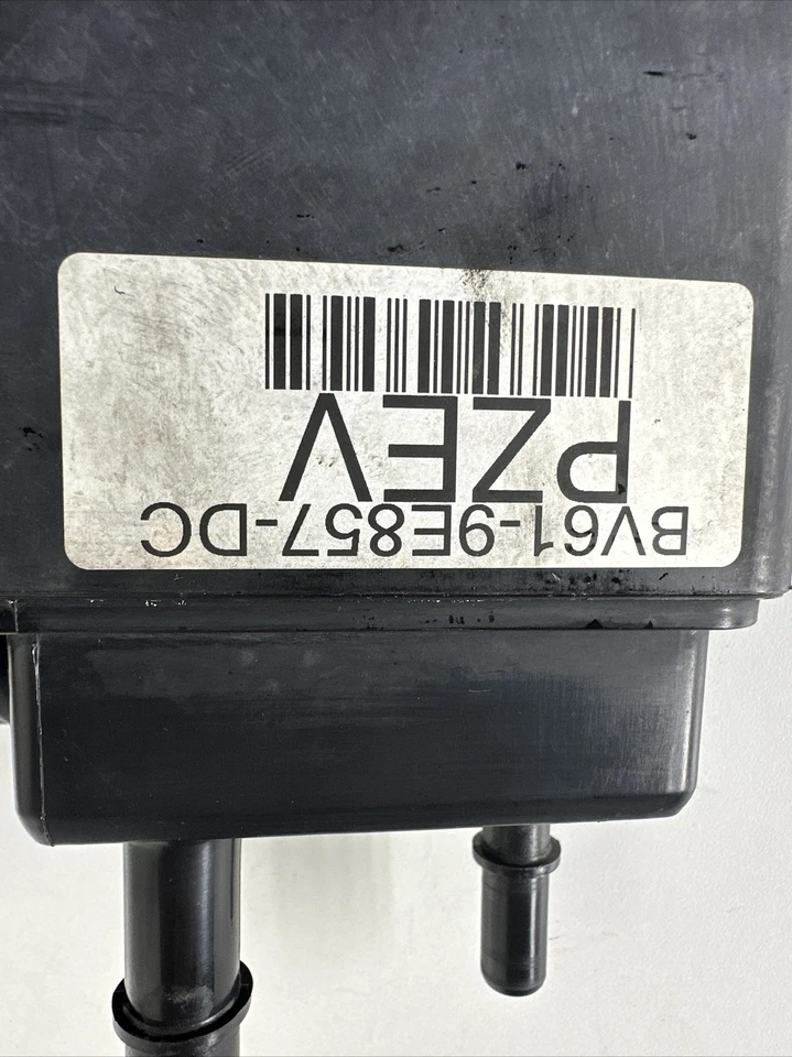 Bote evaporador de combustible Ford Focus 2010-2016 OEM BV61-9E857 Foto 2 de 4