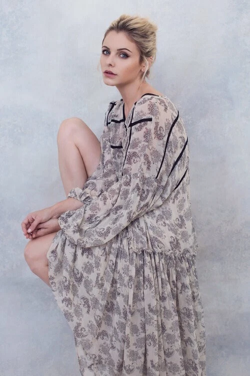 Lara Jade x Seamless backdrop 10 x 12" handpainted UNIQUE RARE oliphant - Image 3 of 4