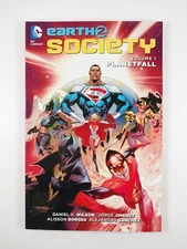 Earth 2 Society Volume 1 : Planetfall (DC Comics, May 2016) #1