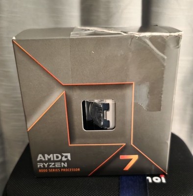 AMD Ryzen 5 8500 G con cooler original de fabrica AMD