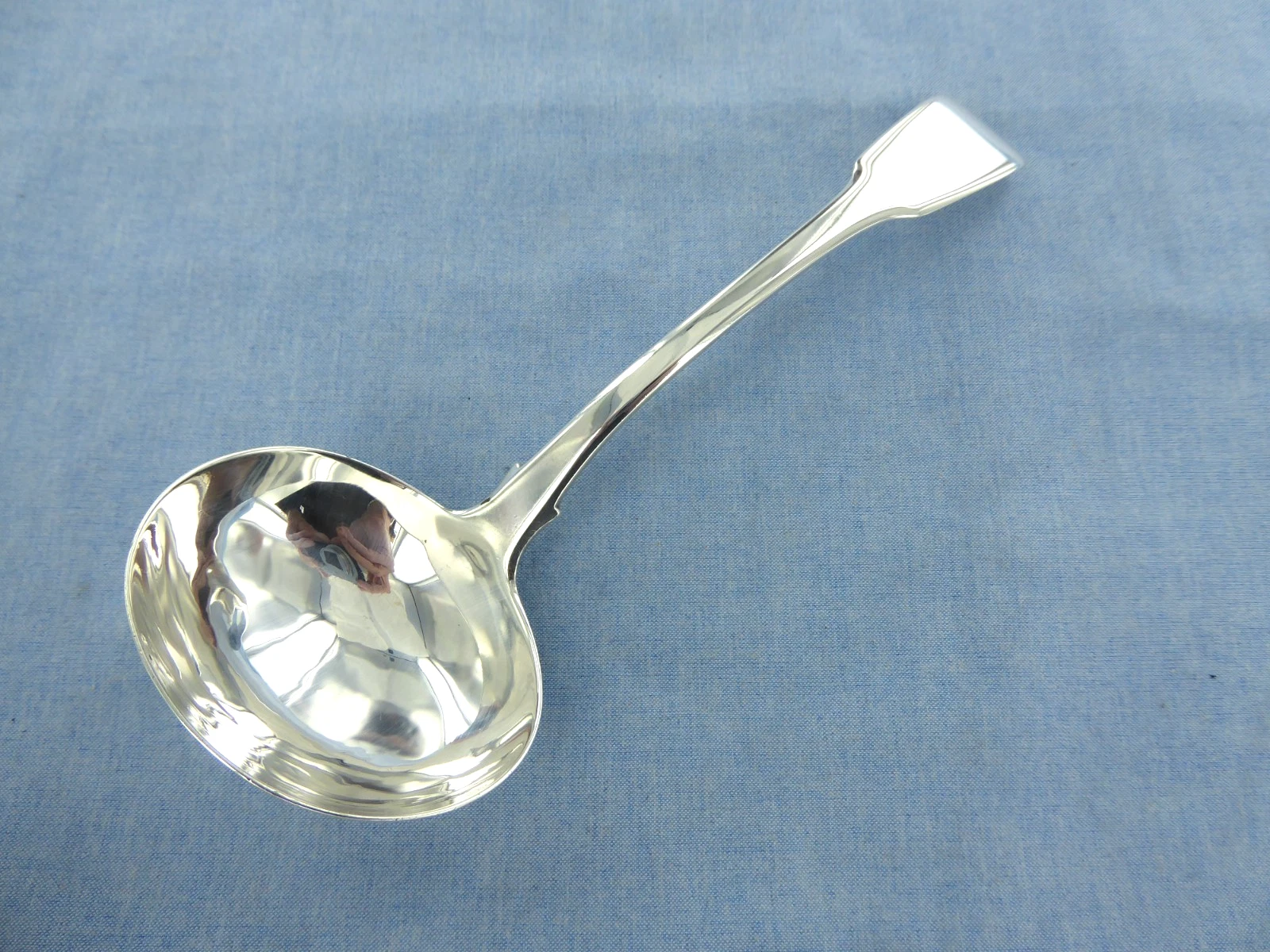AN ANTIQUE STERLING SILVER FIDDLE BACK SAUCE LADLE LONDON 1816.
Opens in a new window or tab