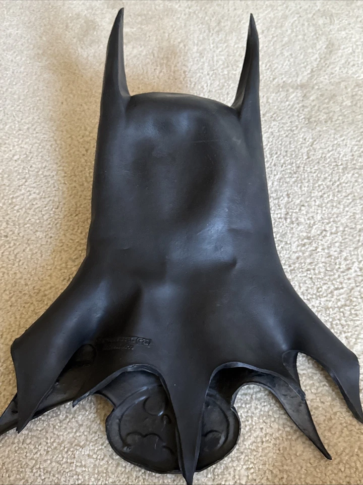 DC & WBEI 1992 Limited Edition Batman Collectors Mask Authentic - Image 3 of 4