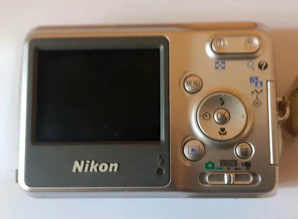 Nikon COOLPIX L3 Digital Camera - Silver Tested Working Boxed 560/5149 - Image 3 of 4