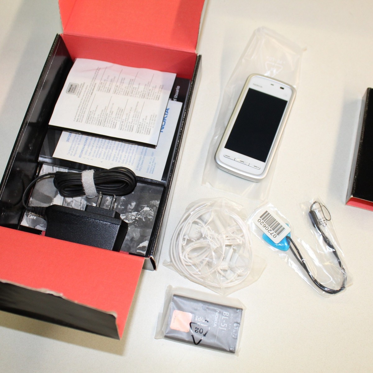 アイホン14箱 Rare Vintage Nokia 5230 Phone White In Box Complete Movistar