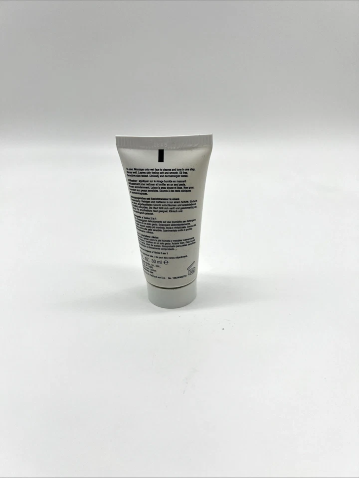 Elizabeth Arden Limpiador 2 en 1 Todo Tipo de Piel Lujoso Refrescante - 1oz Foto 2 de 2