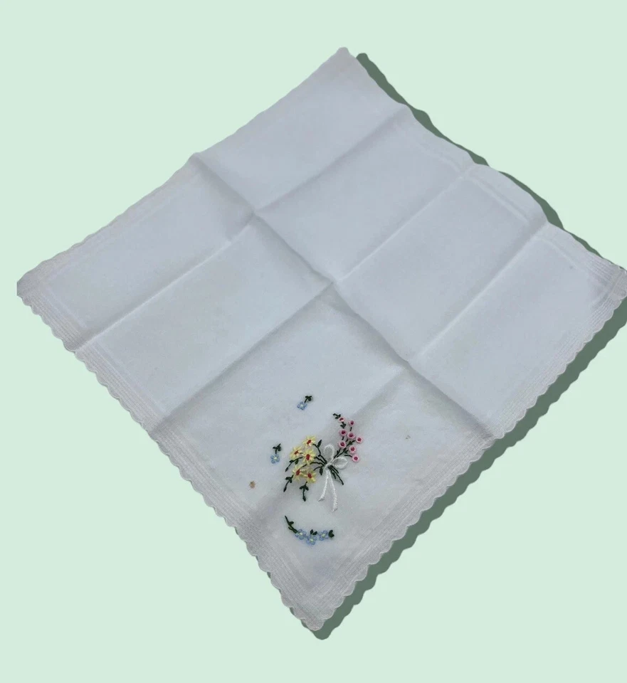 Granny Core Лот из 6 вышитых цветочных носовых платков · Винтажные белые носовые платки - Изображение 4 из 4