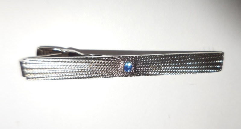VINTAGE ART DECO TIE BAR TIE CLASP SPARKLING BLUE STONE DESIGN NR