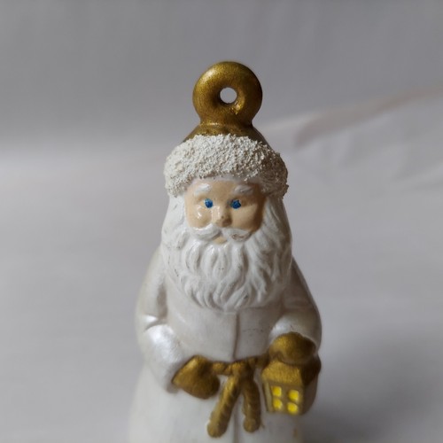 Vestido blanco adorno de Santa con adorno y linterna dorados, bisque 4" pintado a mano - Imagen 7 de 11