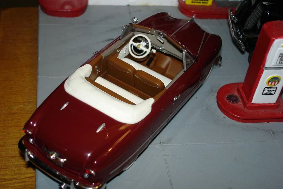 Minichamps 1949 Ford Custom Convertible 1:43 NIB Ford 100 Year Heart & Soul - Image 4 of 4