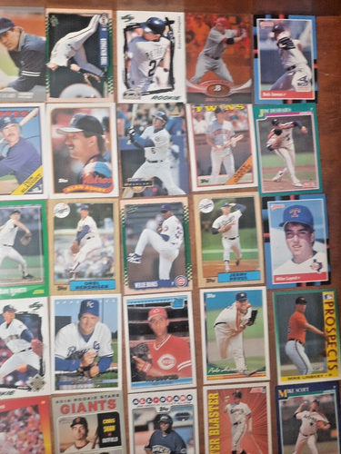 MLB VINTAGE AND MODERN LOT OF 30 CARDS ROOKIES, HOF, ETC... STARTER SET FOR KIDS - Picture 5 of 7