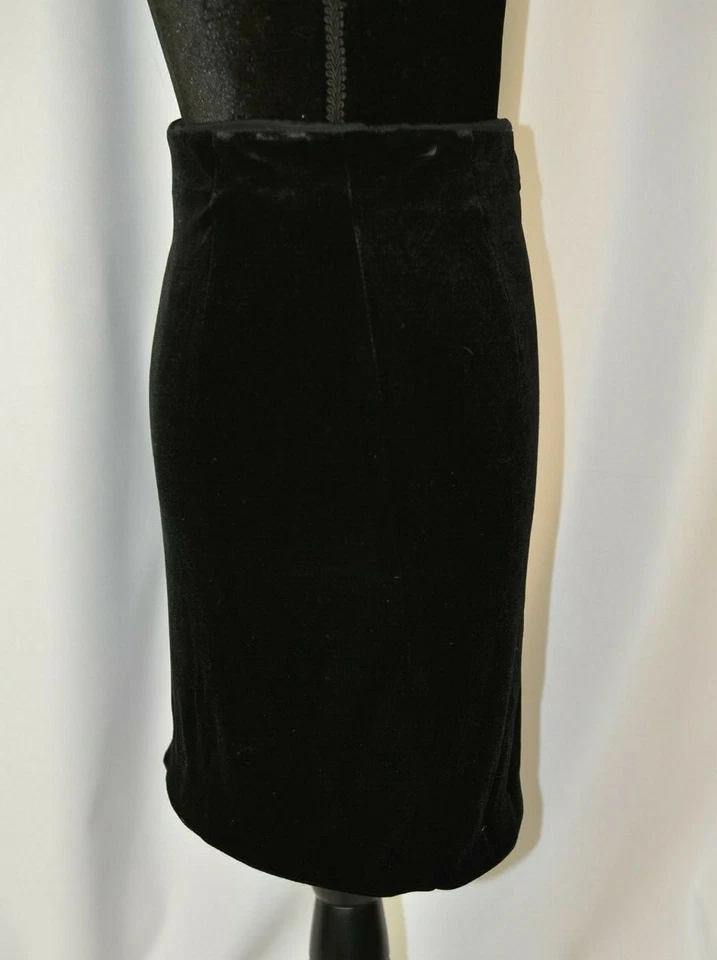 Falda para mujer Gianfranco Ferre talla 6 terciopelo negro Italia rayón carrera  Foto 4 de 4