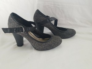 white round toe heels