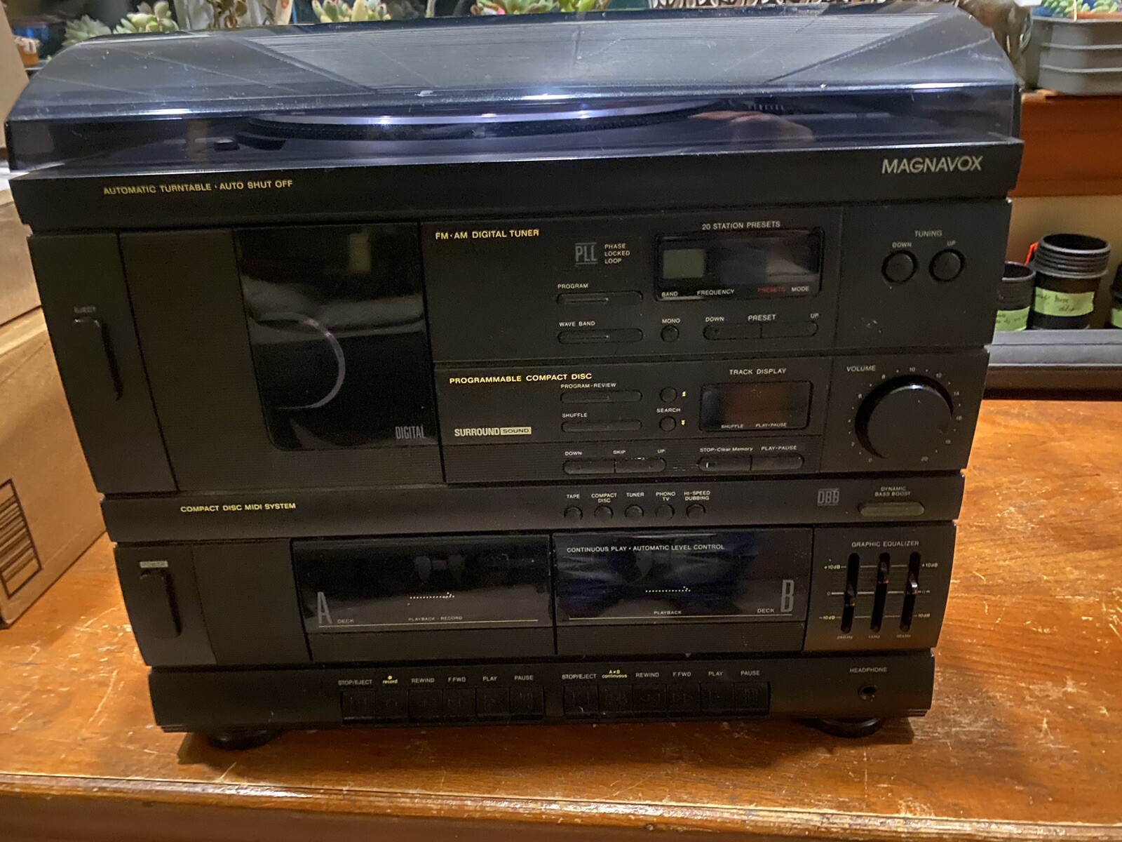Magnavox Belt Drive Turntable CD,AM FM Dual Cassette Model FCD196BK01