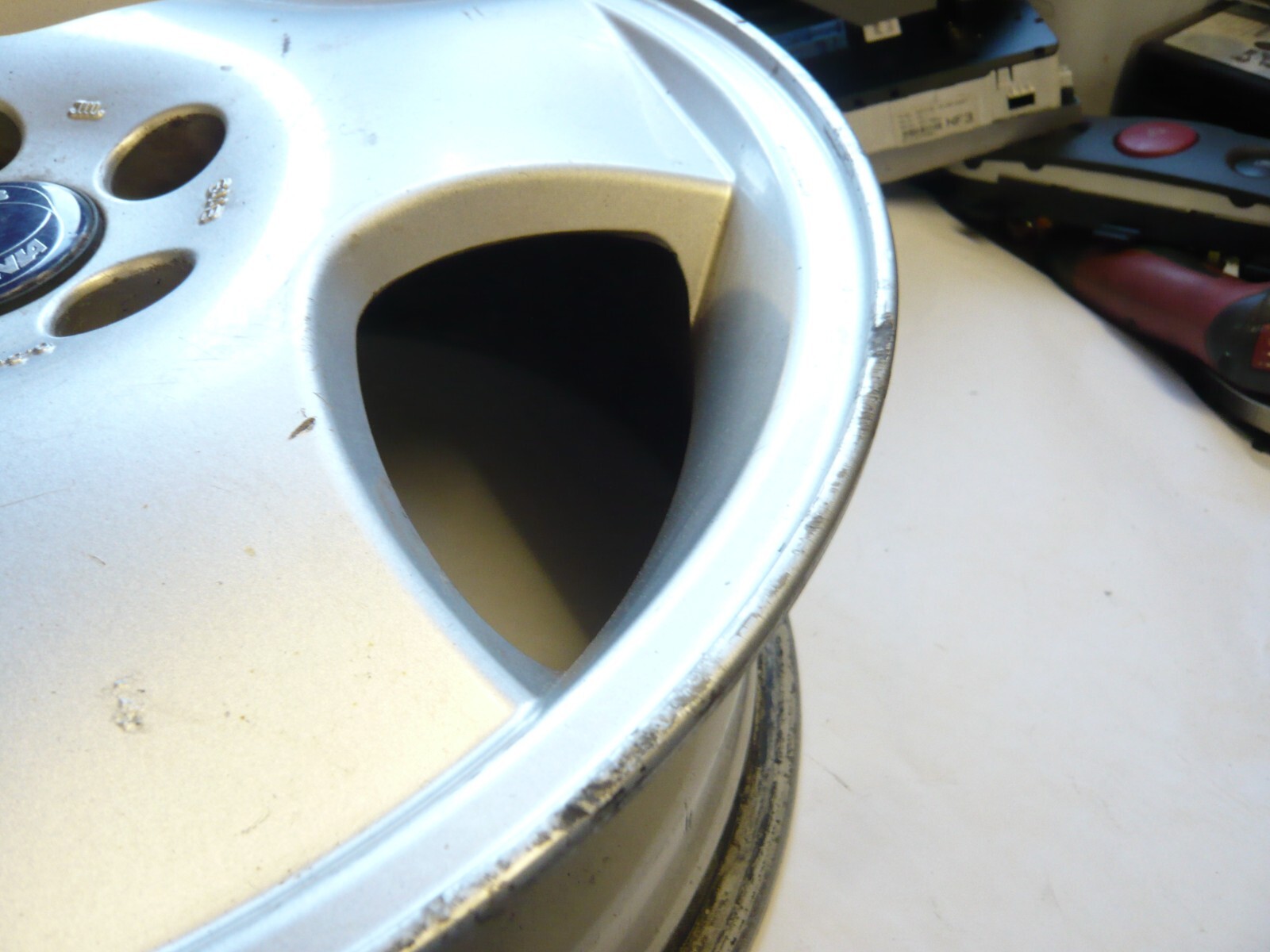 saab 900 alloy wheel 4648028 tri spoke 3 including centre cap 6.5 