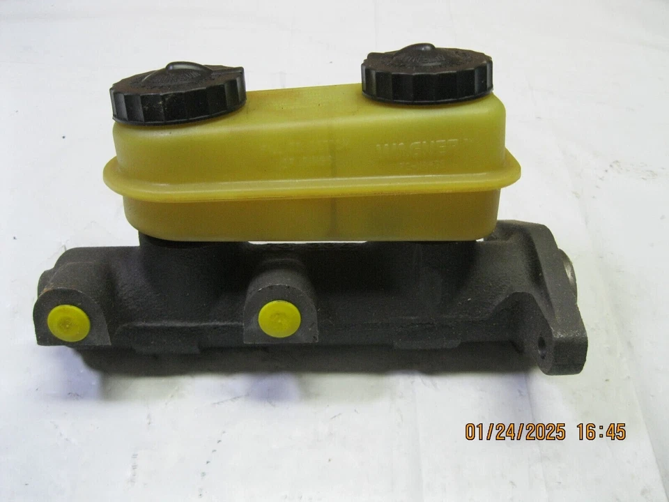 Bendix 12855 Brake Master Cylinder Foto 3 de 4