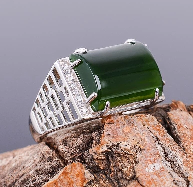 Elegante anillo para hombre de plata de ley 925 con circonita cúbica blanca con forma de cabujón Foto 3 de 4