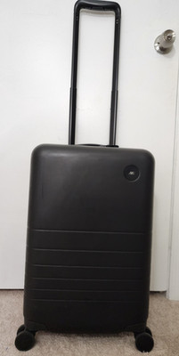 MONOS 21 Inch 4-Wheeled Carry On Luggage. Very Good. 