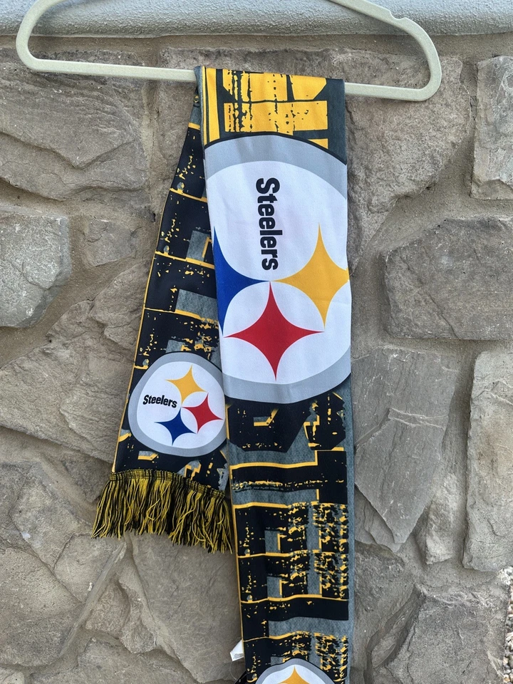 Bufanda estampada gráfica negra amarilla Forever Collectables Pittsburgh Steelers Foto 4 de 4