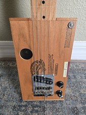 Lapsteel Cigarbox Gitarre Eiche und Popler 6 Saiten mit Spoon Grabber