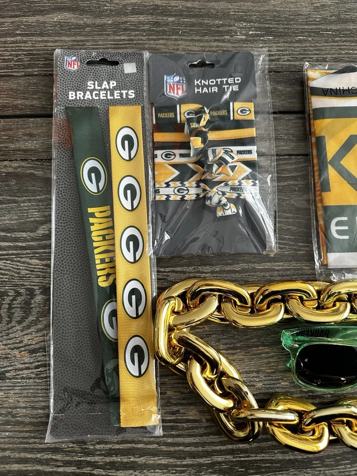 Green Bay Packers Gear, gafas de sol, cadena, banderas, pulseras, lazos para el cabello Foto 3 de 4